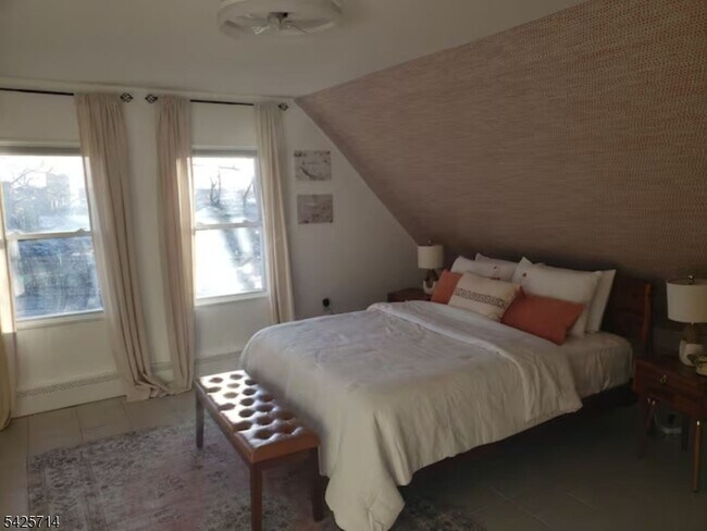 Building Photo - 187 Milford Ave