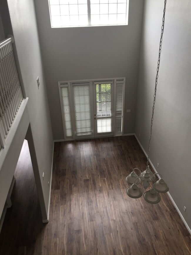 Building Photo - Updated 3 Bedroom Townhome in the Arbor Meadows Gated Community