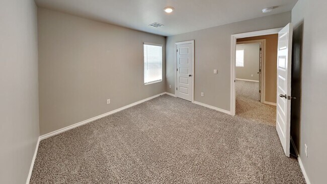 Building Photo - Very Nice 4 Bedroom 2 1/2 Bath in Yukon Schools + an office + bonus room