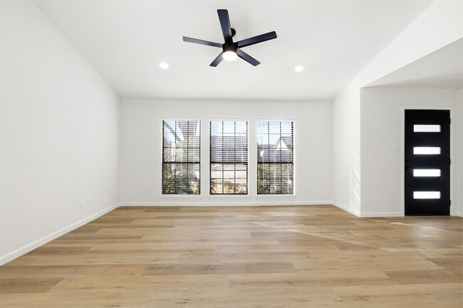 Building Photo - 6808 Beeman Dr