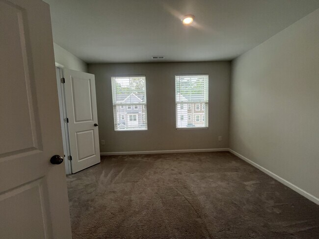 Building Photo - 2527 Laurel Valley Way