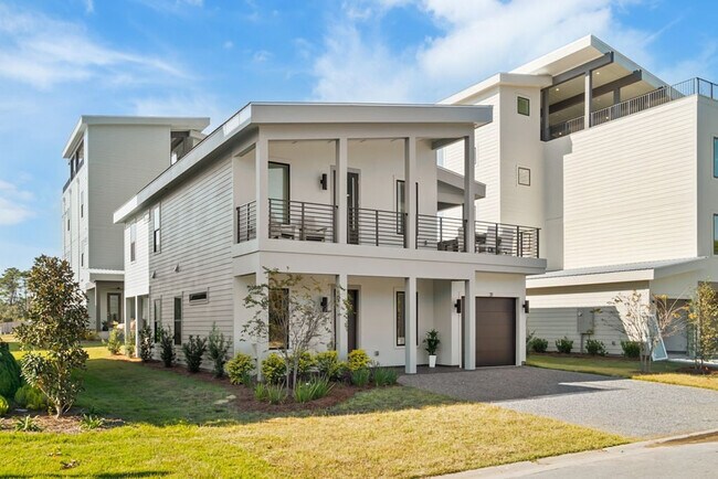 Building Photo - 31 Sarah St