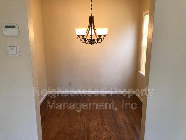 Building Photo - 242 N Glenn Ave