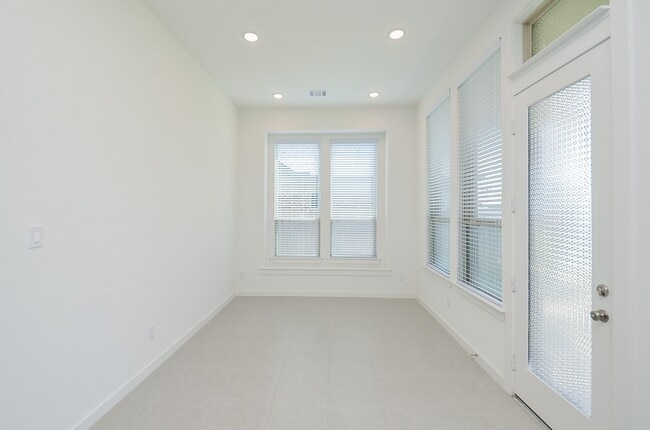 Building Photo - 23719 Sweeny Vly Dr