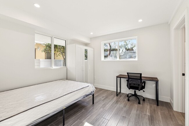 Interior Photo - MH 1314 W 35th Pl