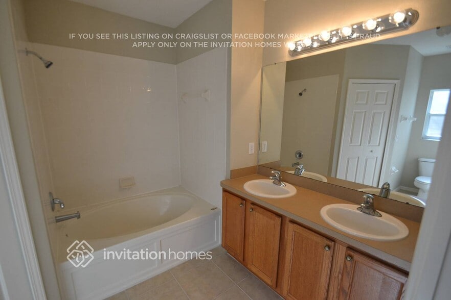 Building Photo - 10301 Lakeside Vista Dr