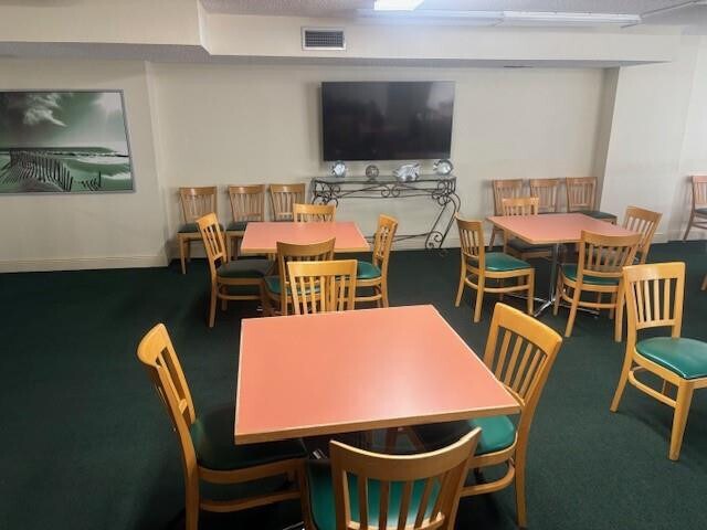 Building Photo - 800 Parkview Dr