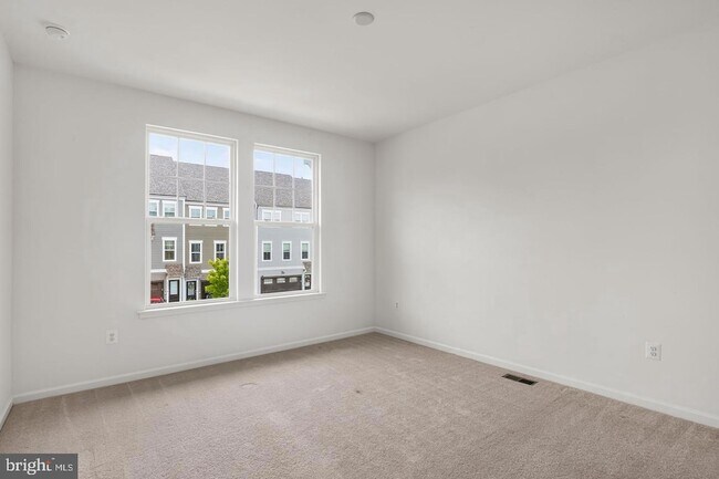 Building Photo - 18270 Moss Gdn Rd