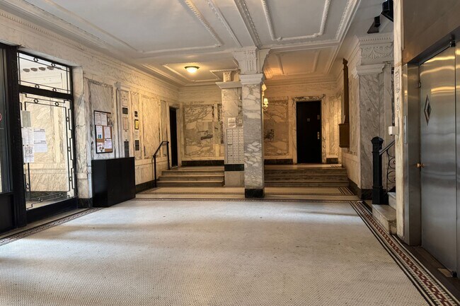 Building Photo - 55 Tiemann Pl