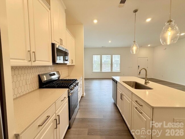Building Photo - 206 Silver Fleet Dr