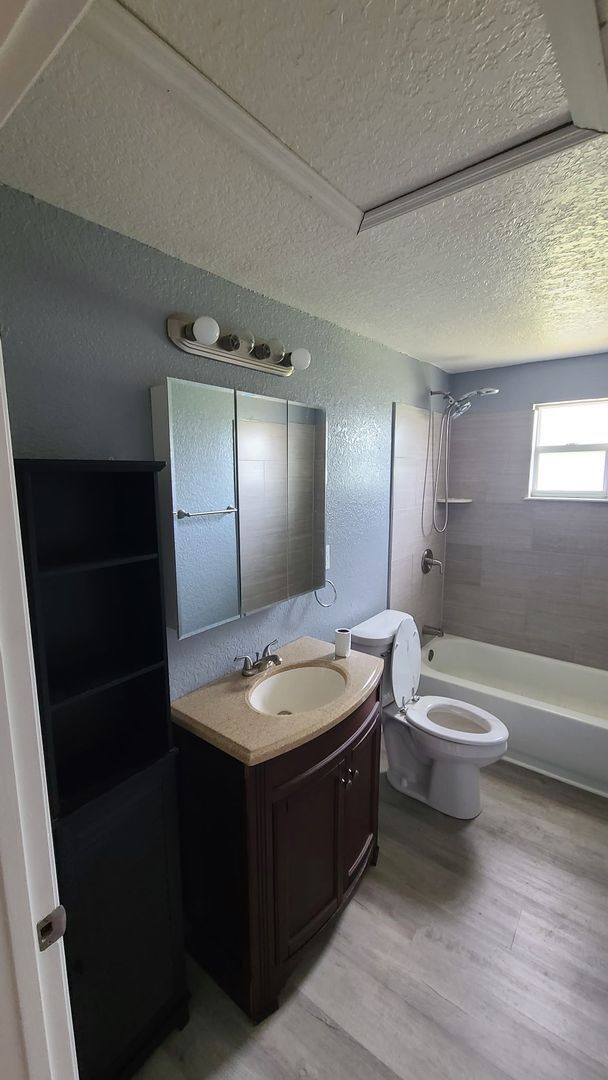 Building Photo - Charming 3 Bedroom 1 Bath Home with Spacious Yard ~ No HOA