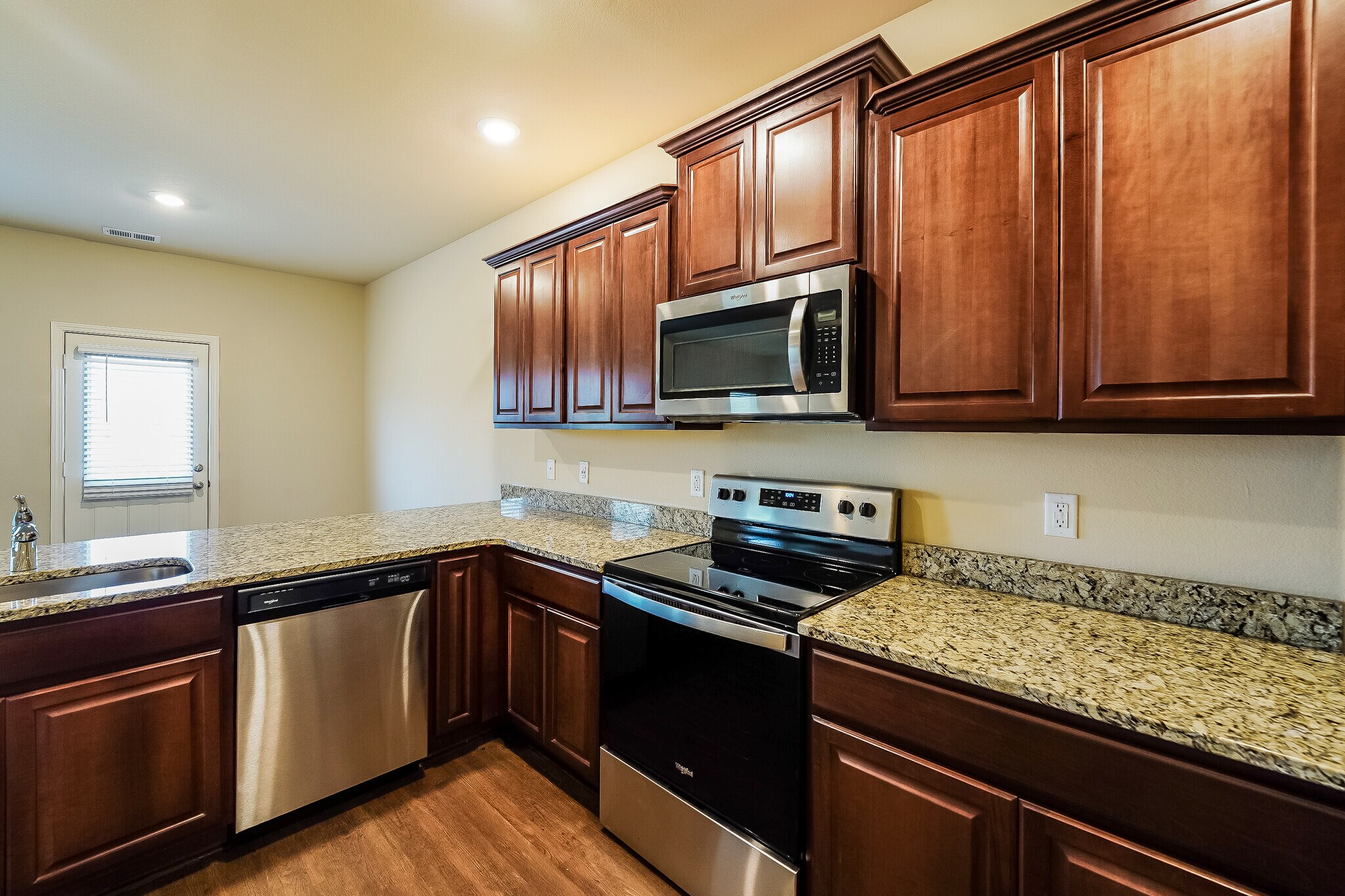 Building Photo - 525 Clover Cir