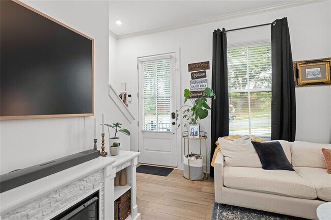 Building Photo - 1328 Breezy St SE