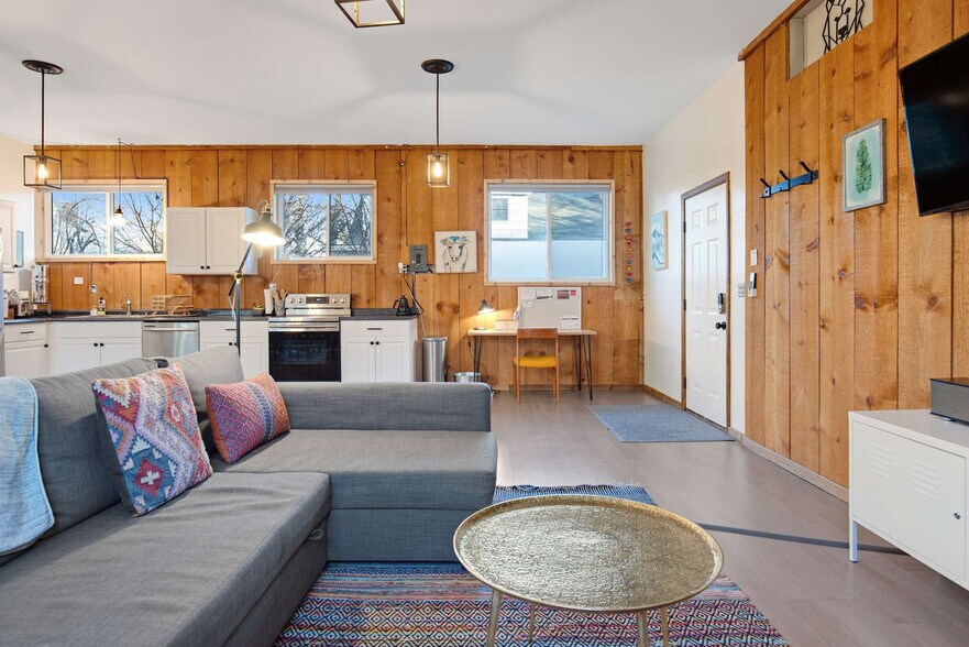 Building Photo - 4403 W Alpine St