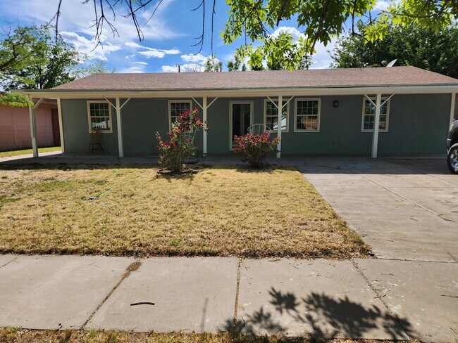 Primary Photo - 3014 N Garden Ave