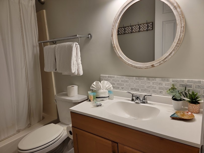 bath - 2510 W 9th St