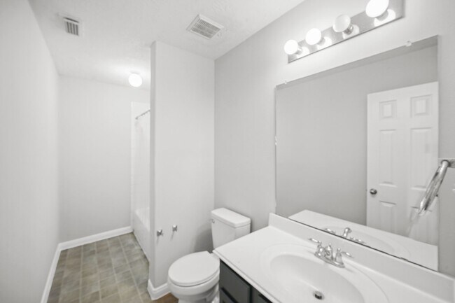 Building Photo - Spacious 3/2 with an Office in Winfield Lakes!