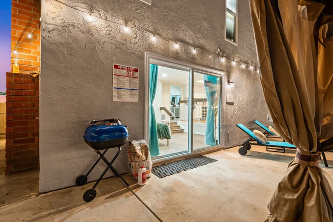 Building Photo - 13737 Via Tres Vistas