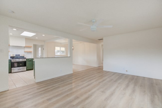 Building Photo - 7601 Hannett Ave NE