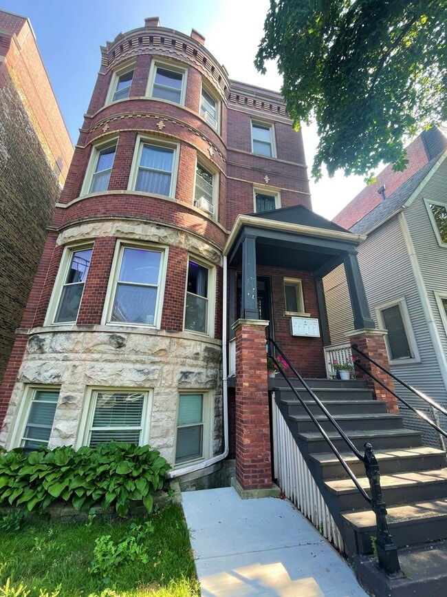 Primary Photo - 2317 W Roscoe St
