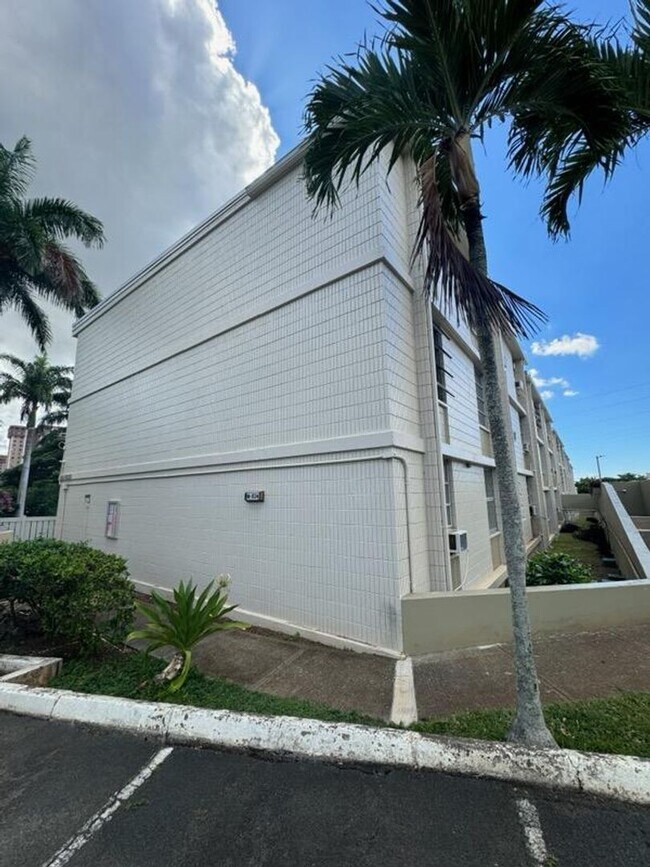 Building Photo - For Rent -  98-1034 Moanalua Rd #4202