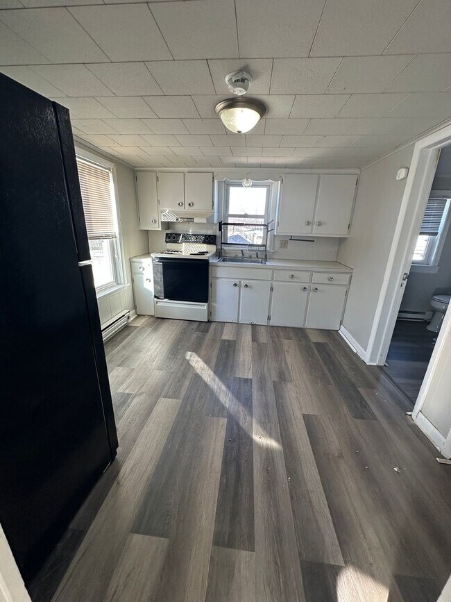 Building Photo - 127 Schoolhouse Rd