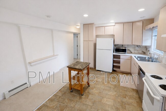 Building Photo - 8320 S Ammons St