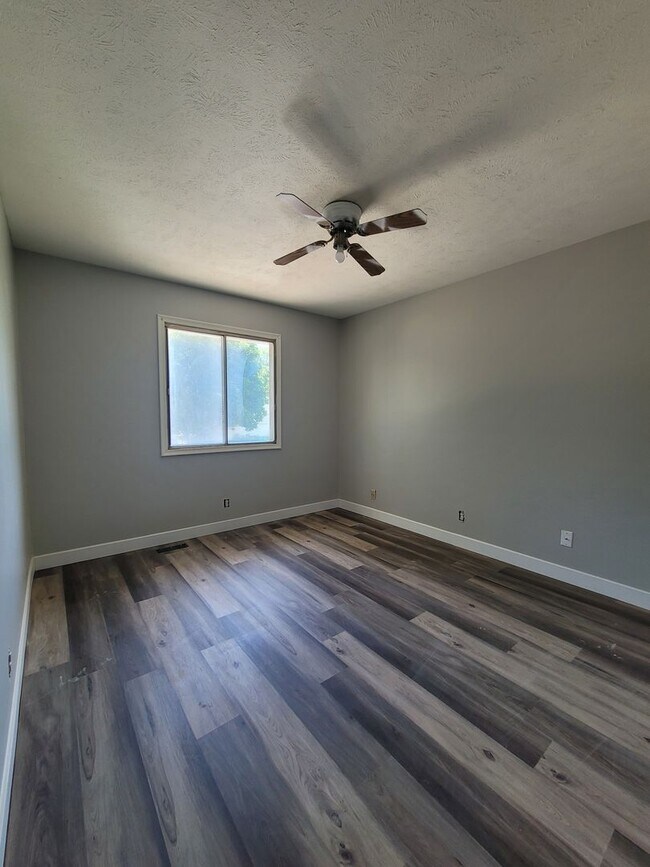Building Photo - Newly Remodeled 3 Bedroom Elkhorn Home!