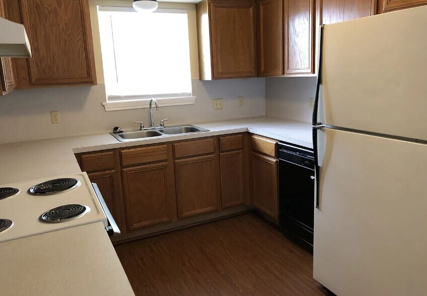 Building Photo - 1802 Sara Dr