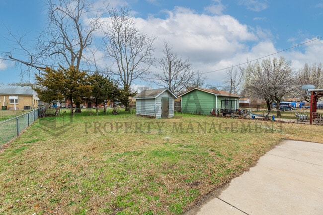 Building Photo - 2506 N Somerset Ave