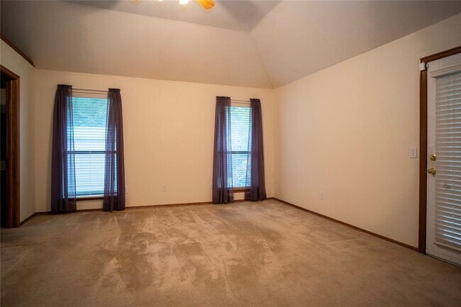 Building Photo - 517 Goshawk Dr