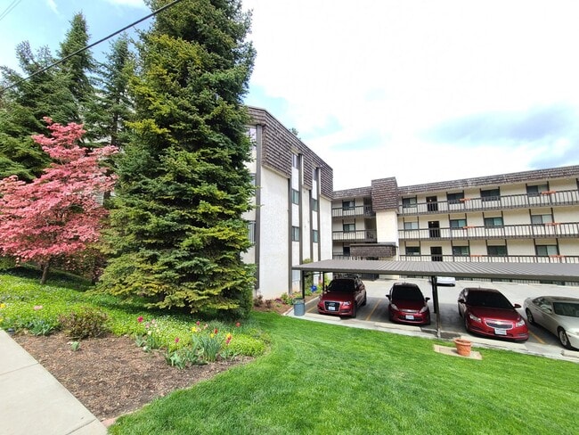 Building Photo - $1,650 - 2 Bed / 2 Bath Spacious Top Floor Condo (First Month Free!)