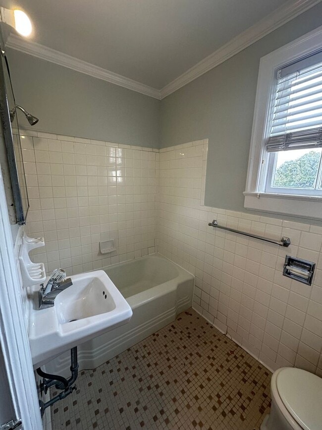 Building Photo - 2940 Oleander Dr