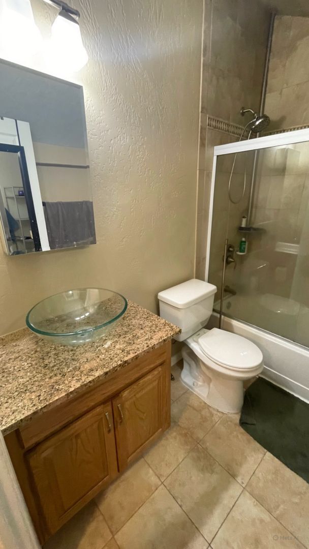 Building Photo - 2 Bedroom House with an office for Rent in South Side!