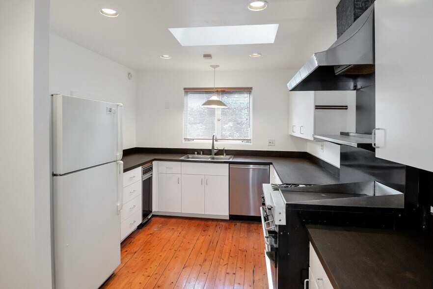 Building Photo - 9862 Easton Dr