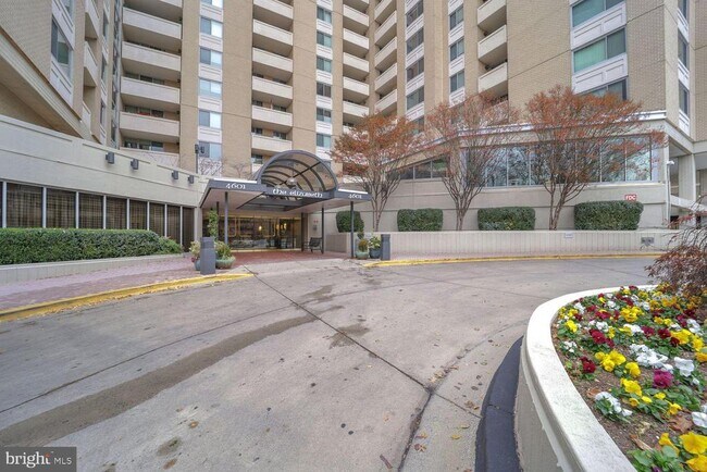 Primary Photo - 4601 N Park Ave