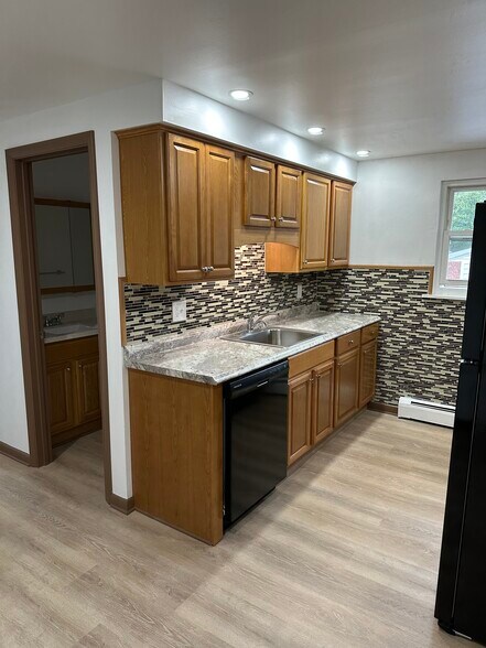 Building Photo - 292 Rumbold Ave