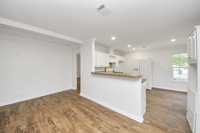 Building Photo - 6526 Carver Rd