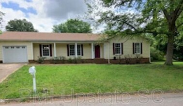 Building Photo - Perfectly Located Home in Greenville