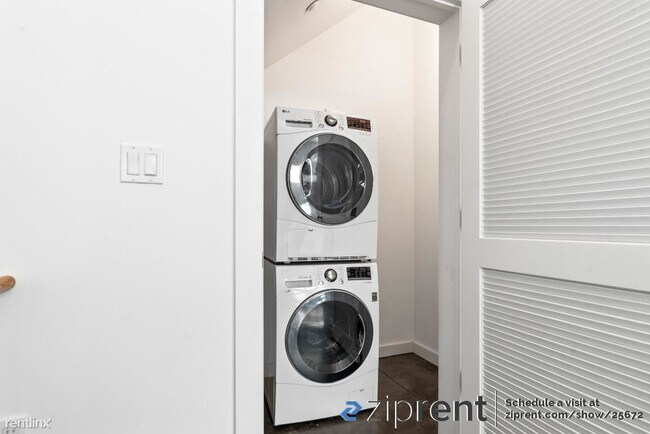 Building Photo - 2 br, 2 bath Townhome - 2910 Mandela Pkwy,...