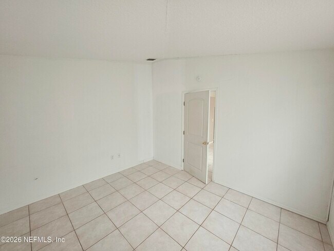 Building Photo - 38 Pebble Wood Ln