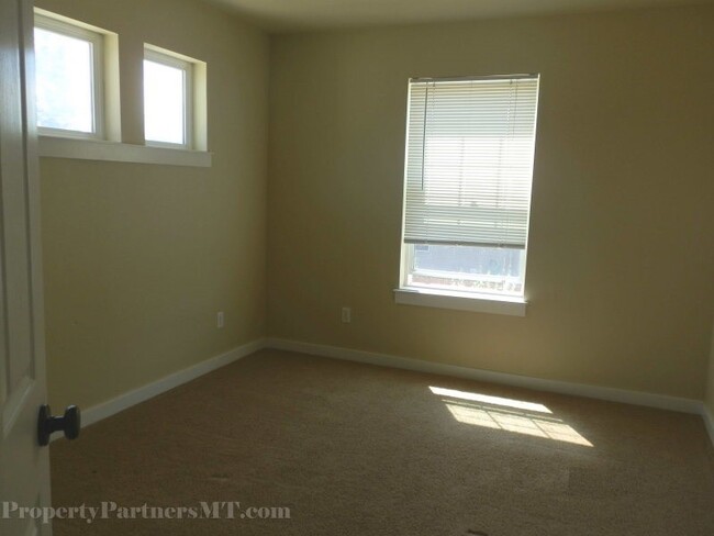 Building Photo - 4 Bed 2.5 Bath house