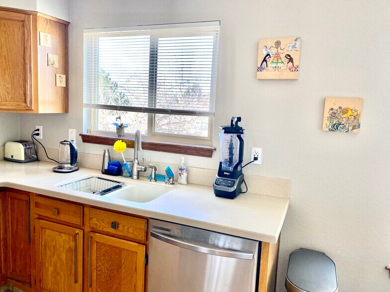 Building Photo - 2130 Silkwood Dr