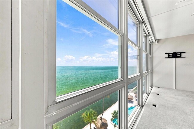 Building Photo - 7200 Sunshine Skyway Ln S