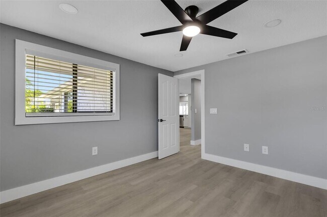 Building Photo - 4645 Hunter Ridge Dr