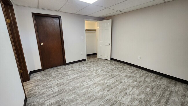 Building Photo - 229 Hickory St