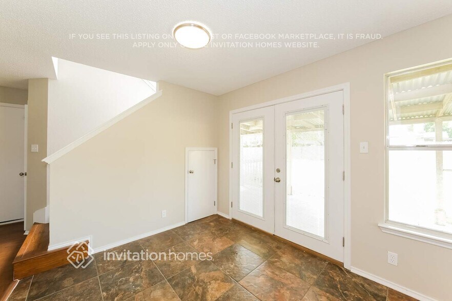 Building Photo - 2101 Logan Dr