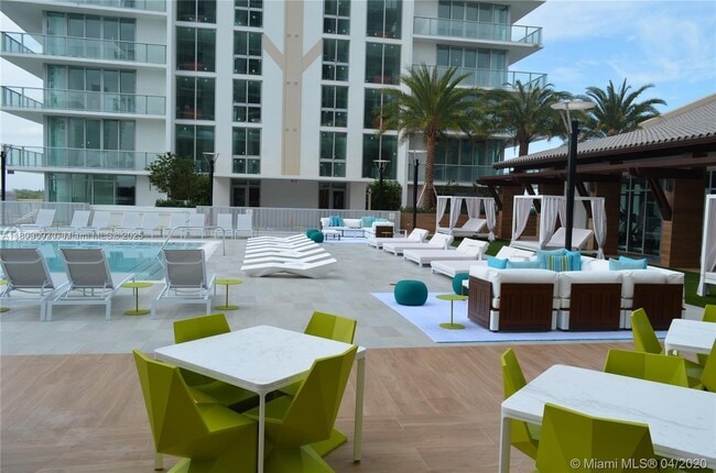 Building Photo - 300 Sunny Isles Blvd