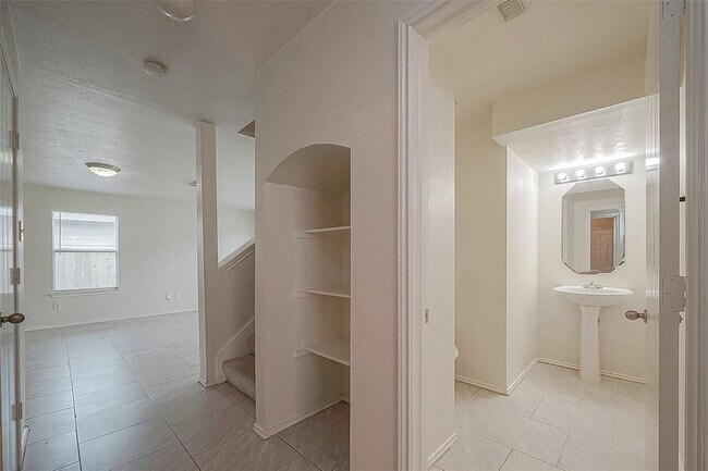 Building Photo - 2927 Steelhead Dr