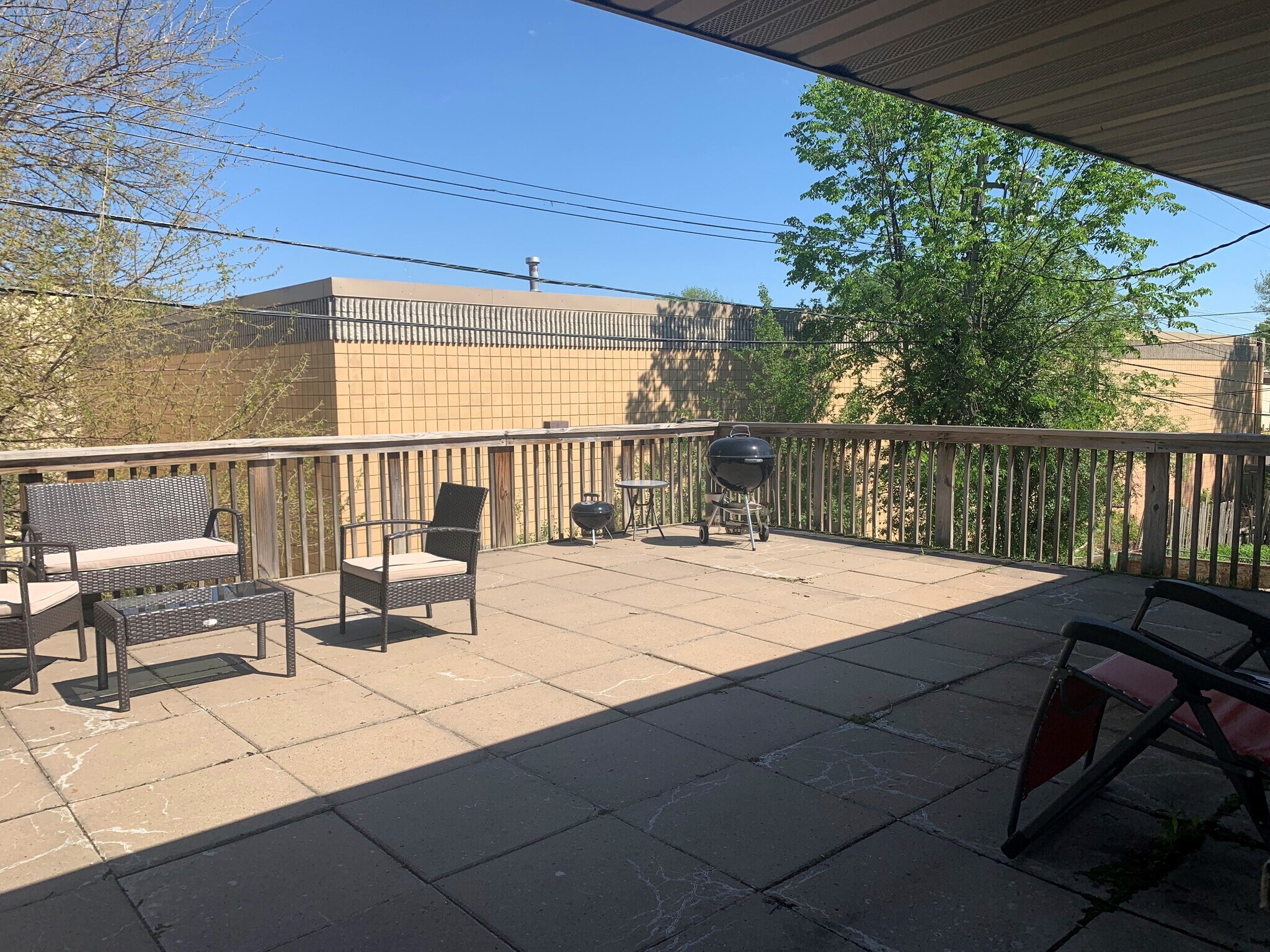 Building Photo - 2237 Hampshire Ave S